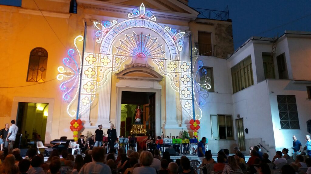 BAIANO. Stile e classe per il concerto sul sagrato. FOTO