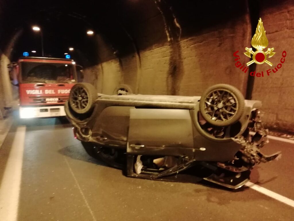 Incidente sotto la galleria, tre feriti. FOTO