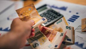 Busta paga modificata sta accedendo a tutti - Mandamentonotizie.it (Fonte foto Canva)