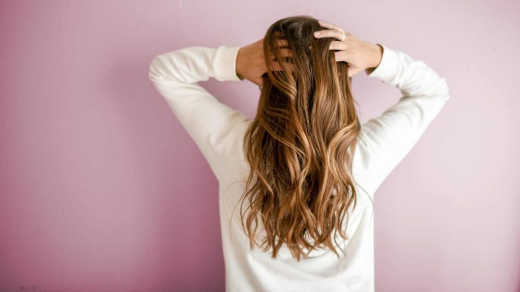 Come avere capelli setosi senza spendere troppo - mandamentonotizie.it - 20250515