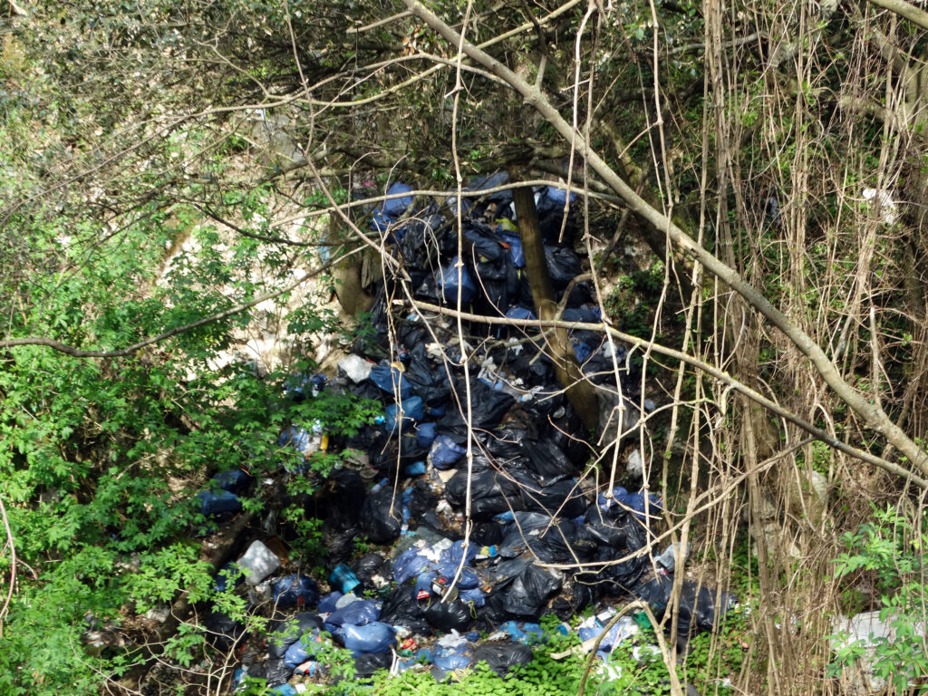 BAIANESE. Vallone San Michele e Campimma diventano discariche. FOTO