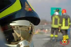 BAIANO. Auto prende fuoco, conducente vivo per miracolo
