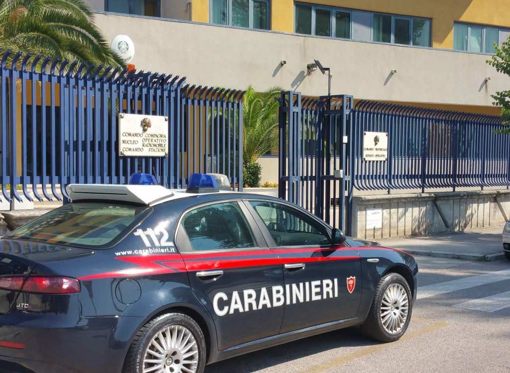 Ex marito non molla la moglie, arrestato dai Carabinieri