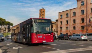 Biglietti autobus alle stelle - Mandamentonotizie.it (Fonte foto Canva)