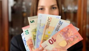 Busta paga 118 euro in più - Mandamentonotizie.it (Fonte foto Canva)