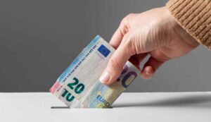 Pensione da 1600 euro per gli italiani - Mandamentonotizie.it (Fonte foto Canva)