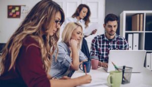 Stipendi giovani aumenta per questi lavoratori - Mandamentonotizie.it (Fonte foto Canva)