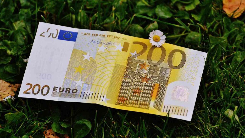 Bonus luce e gas, a chi spetta - mandamentonotizie.it - 20250703