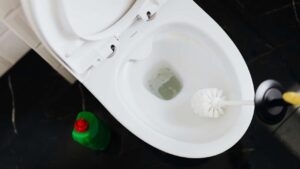 Come eliminare le macchie dal wc - mandamentonotizie.it - 20250718