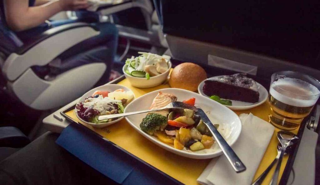 Divieto di cibo in aereo per queste compagnie - Mandamentonotizie.it (Fonte foto Canva)
