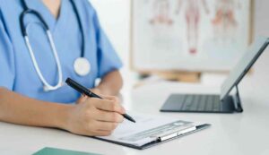 Fascicolo sanitario stai sprecando un sacco di soldi - Mandamentonotizie.it (Fonte Foto Canva)