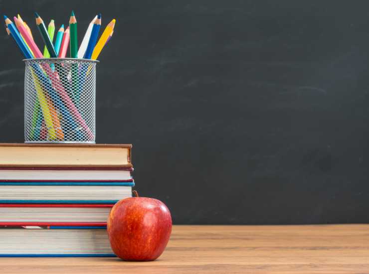 Scuola 700 euro in più per le famiglie degli italiani - Mandamentonotizie.it (Fonte foto Canva)