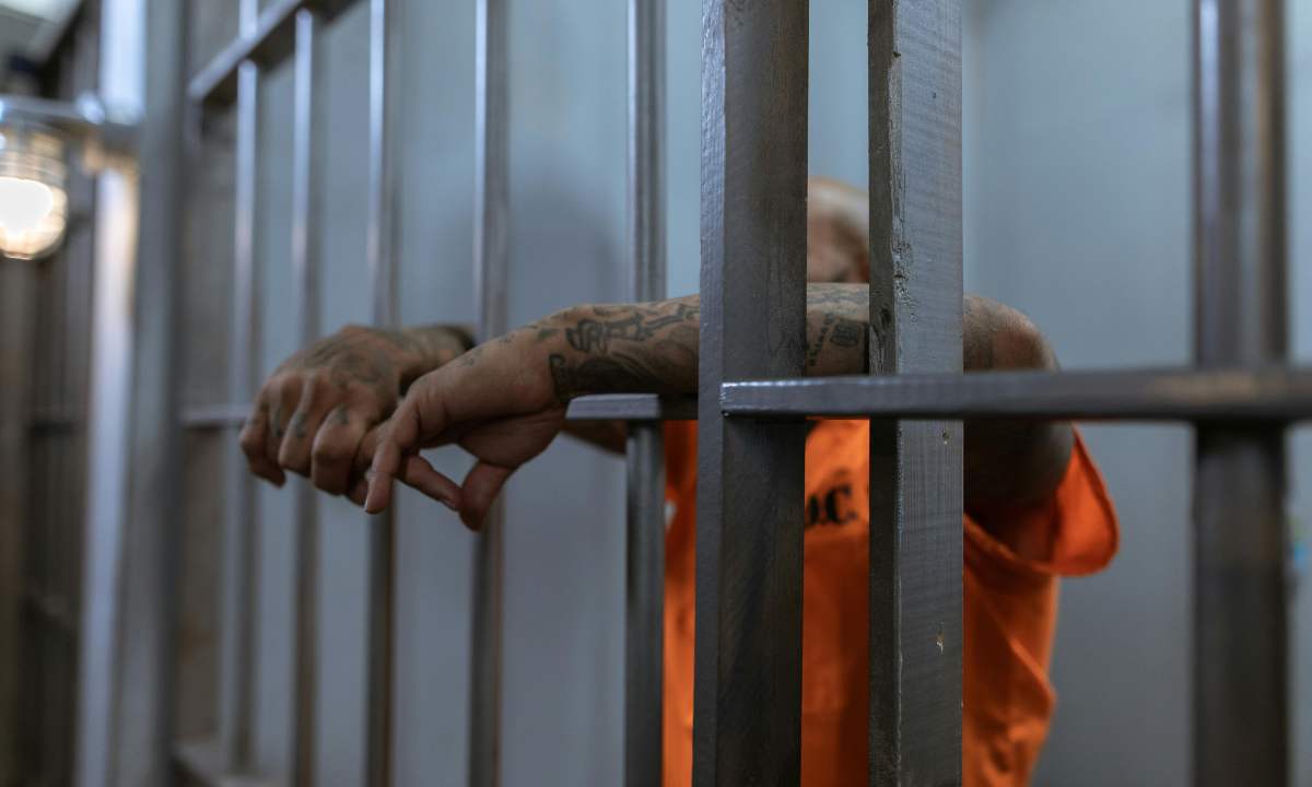 Avellino, Paolo Piccolo pestato in carcere: tre detenuti condannati a più di 27 anni