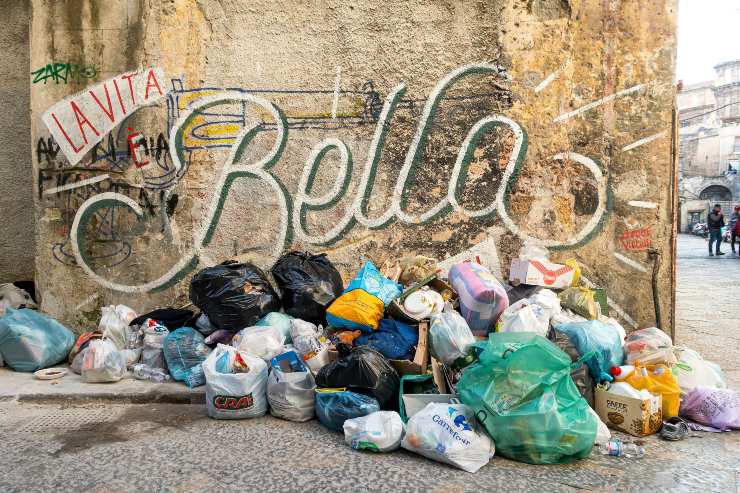 spazzatura per strada