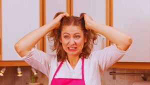 Casalinga terrorizzata dall'insetto