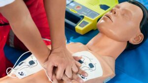 Esercitazione con defibrillatore