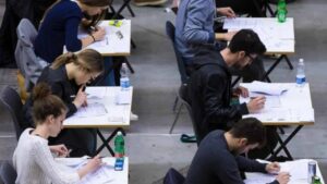 Ritorno a scuola monitorato (Canva) Mandamentonotizie.it